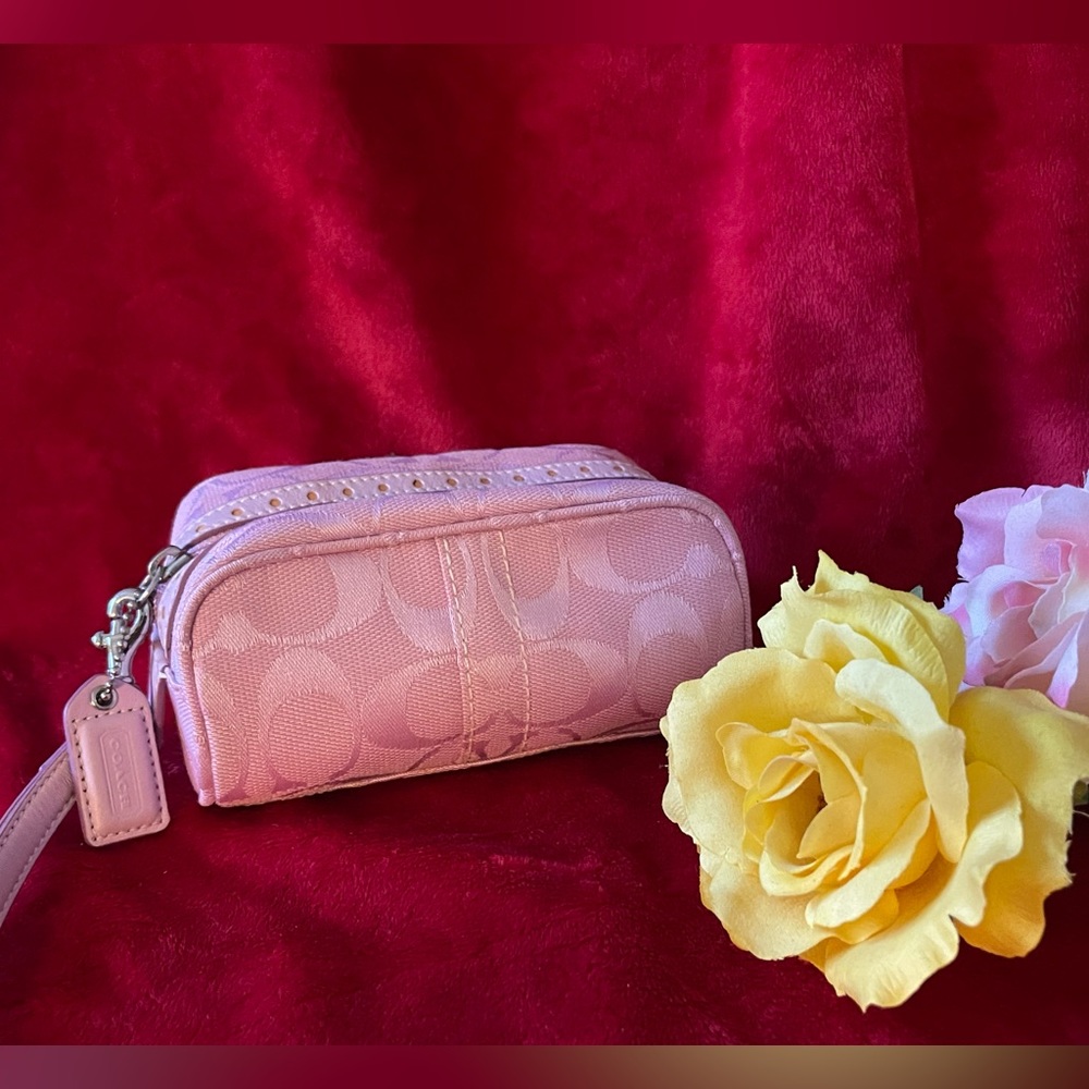 Coach wristlet🌺❤️